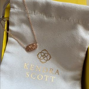 Kendra Scott necklace
